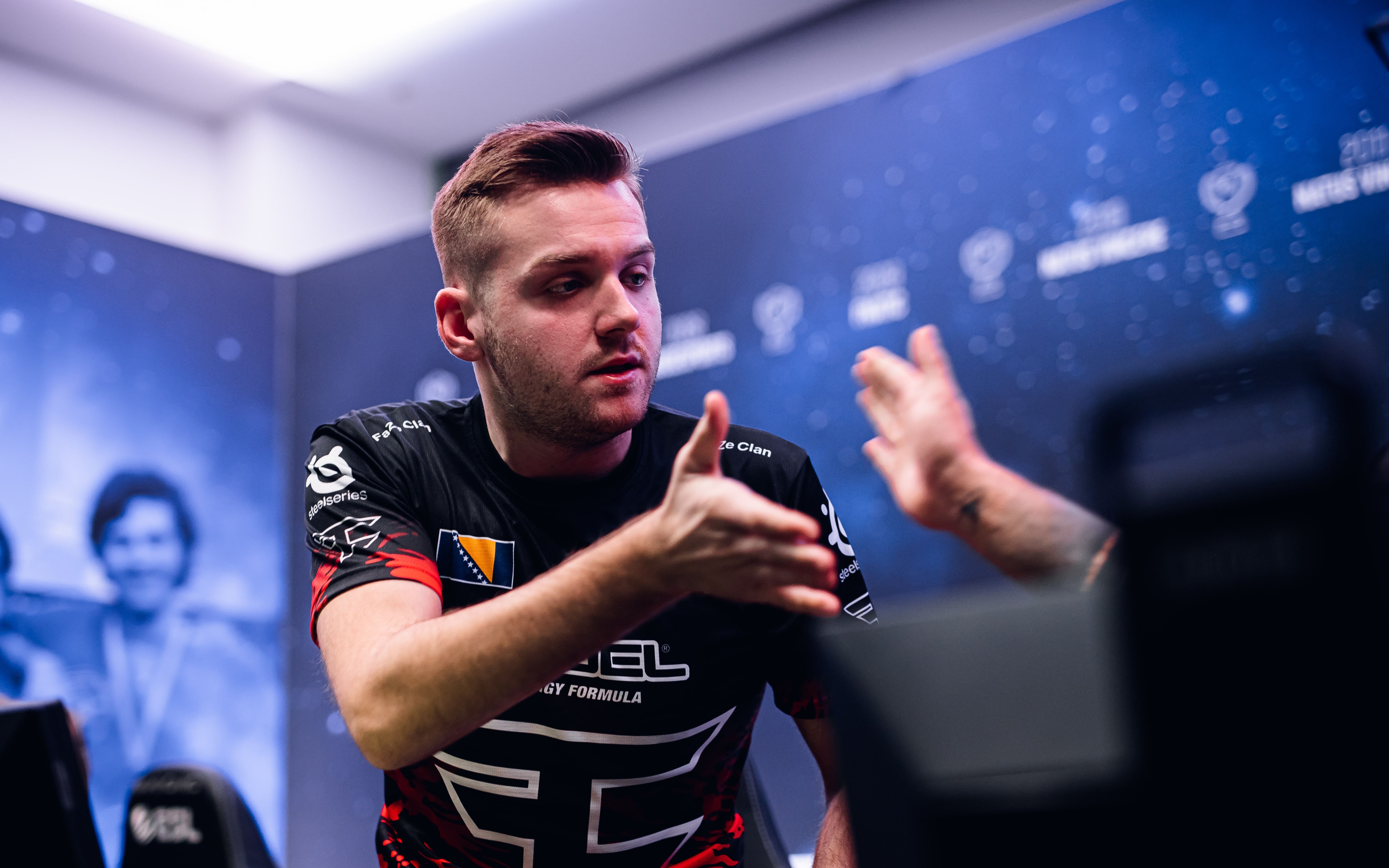 G2赛后动态合集，​ NiKo ：桌子质量怎么这么差？